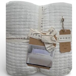 Live Well Cream King Quilt 102”x90” NEW with Tags 100% Polyester